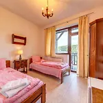 The Pine Living - Guest house