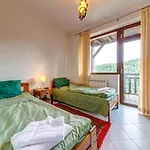 The Pine Living - Guest house Levochevo
