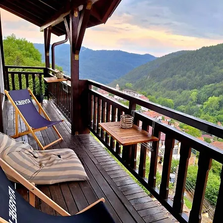 Къща за гости The Pine Living - With Coworking Space &